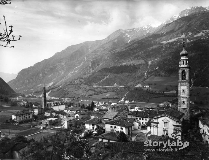 Veduta Dall'Alto Di Ardesio