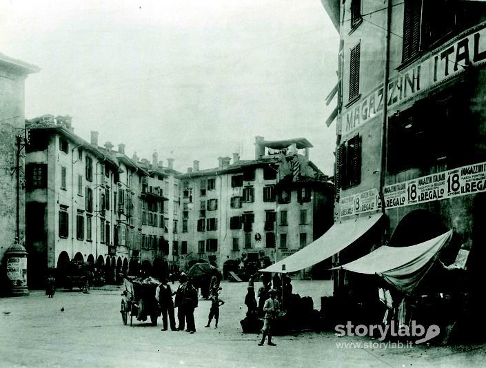  Piazza Pontida