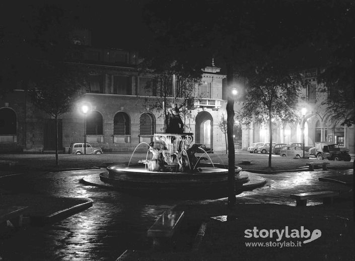 Fontana Di Piazza Dante